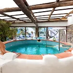 Lägenhetshotell Ravino Secret Retreat 4*